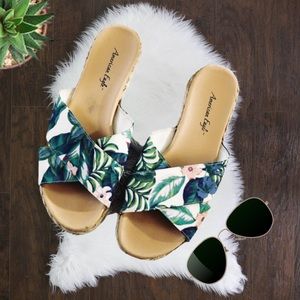 American Eagle white floral summer sandals
